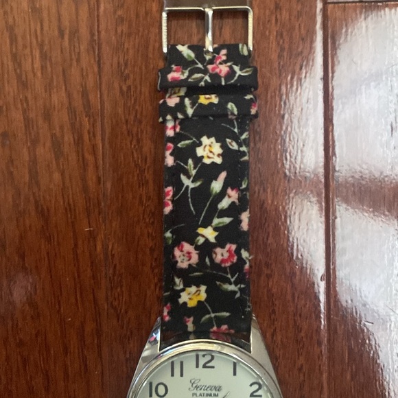 Geneva Platinum Women’s Floral Watch - Picture 6 of 14